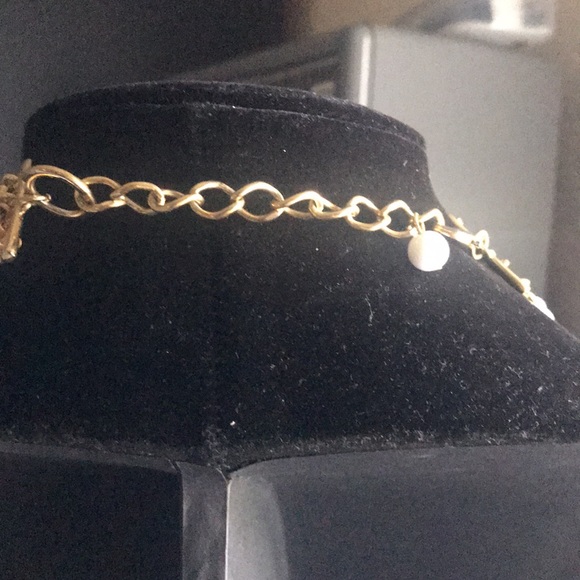 Tracy Lynn Starfish w/five strands of White beads. - Picture 4 of 4